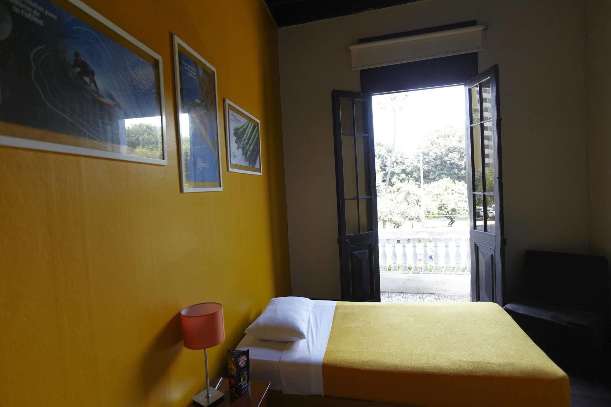 Flying Dog Lima B&B Esterno foto